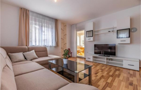 3 Bedroom Beautiful Apartment In Medulin
